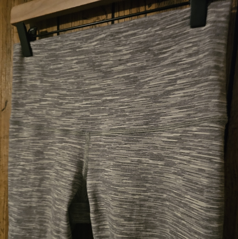 LULULEMON Wunder Under Crop II Rollover Scalloped Ankle - Size 6 - Picture 6 of 11